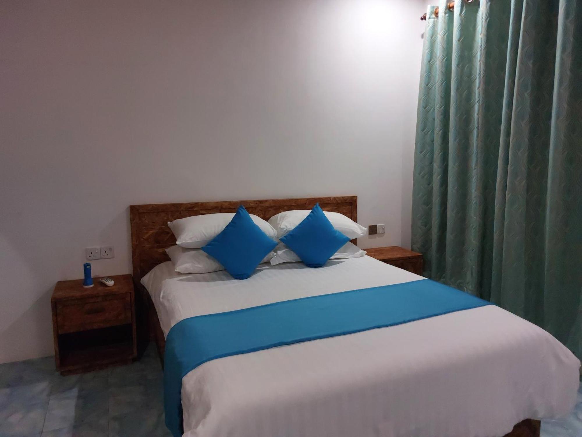 Emzaz Blue Lagoon Ugoofaaru Exterior photo